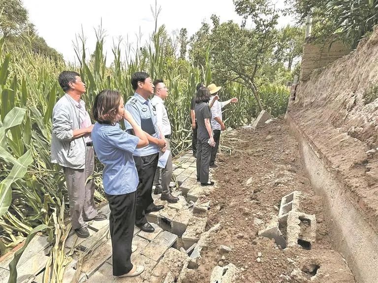 工作人員“下沉”一線進行走訪和實地調查，綜合研判后化解糾紛。